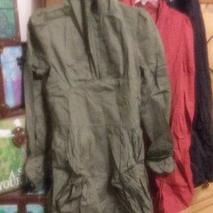 Super Cute, long sleeve size s/m no stretch